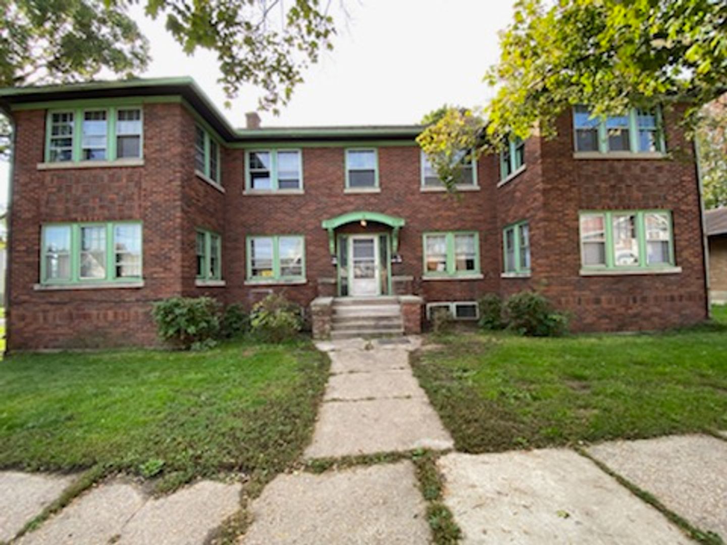 Rockford Apartment: 827-829 Buckbee St