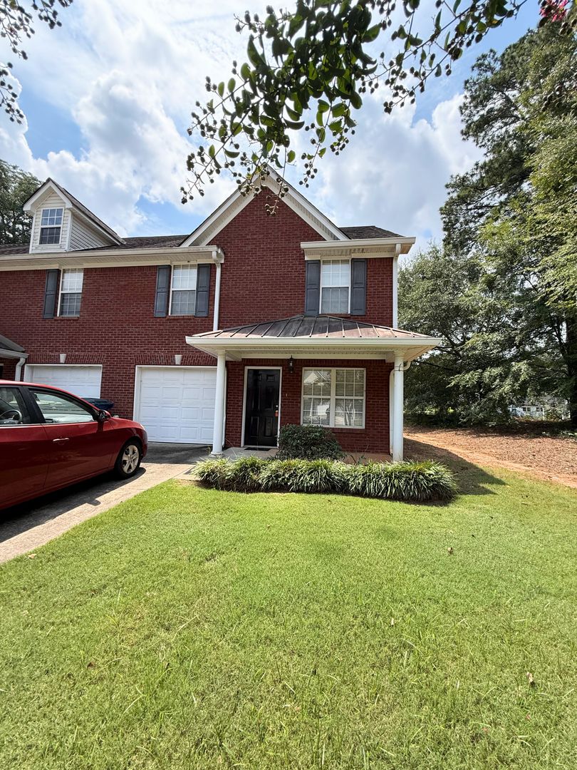 Carrollton House: 106 Abby Lane