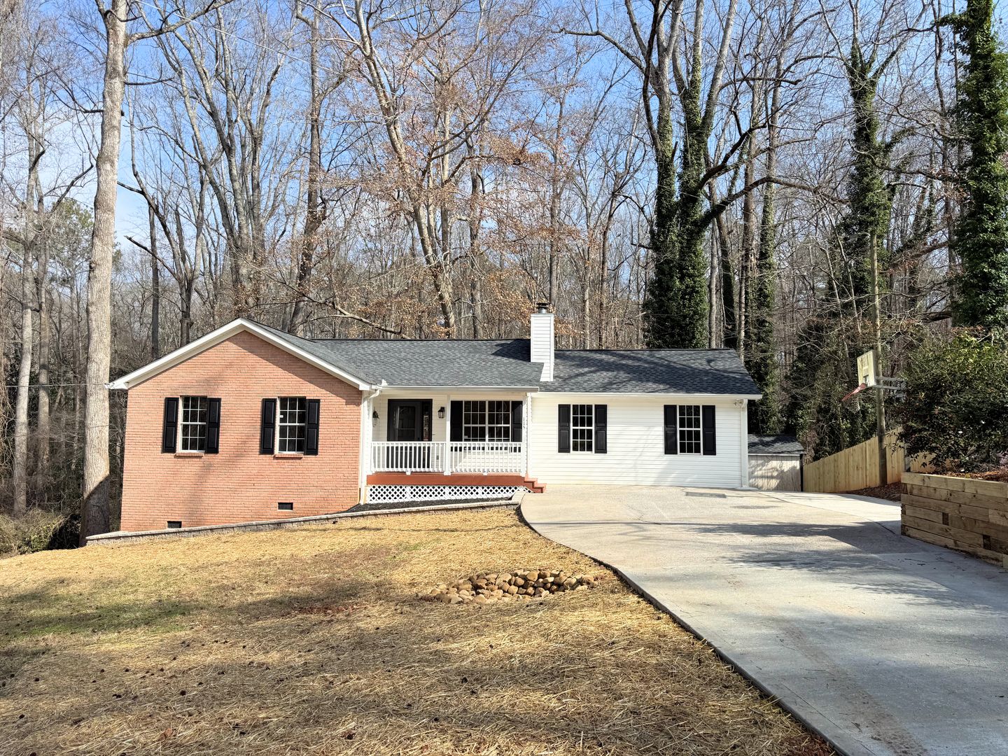 Carrollton House: 115 E Greenwood Dr.