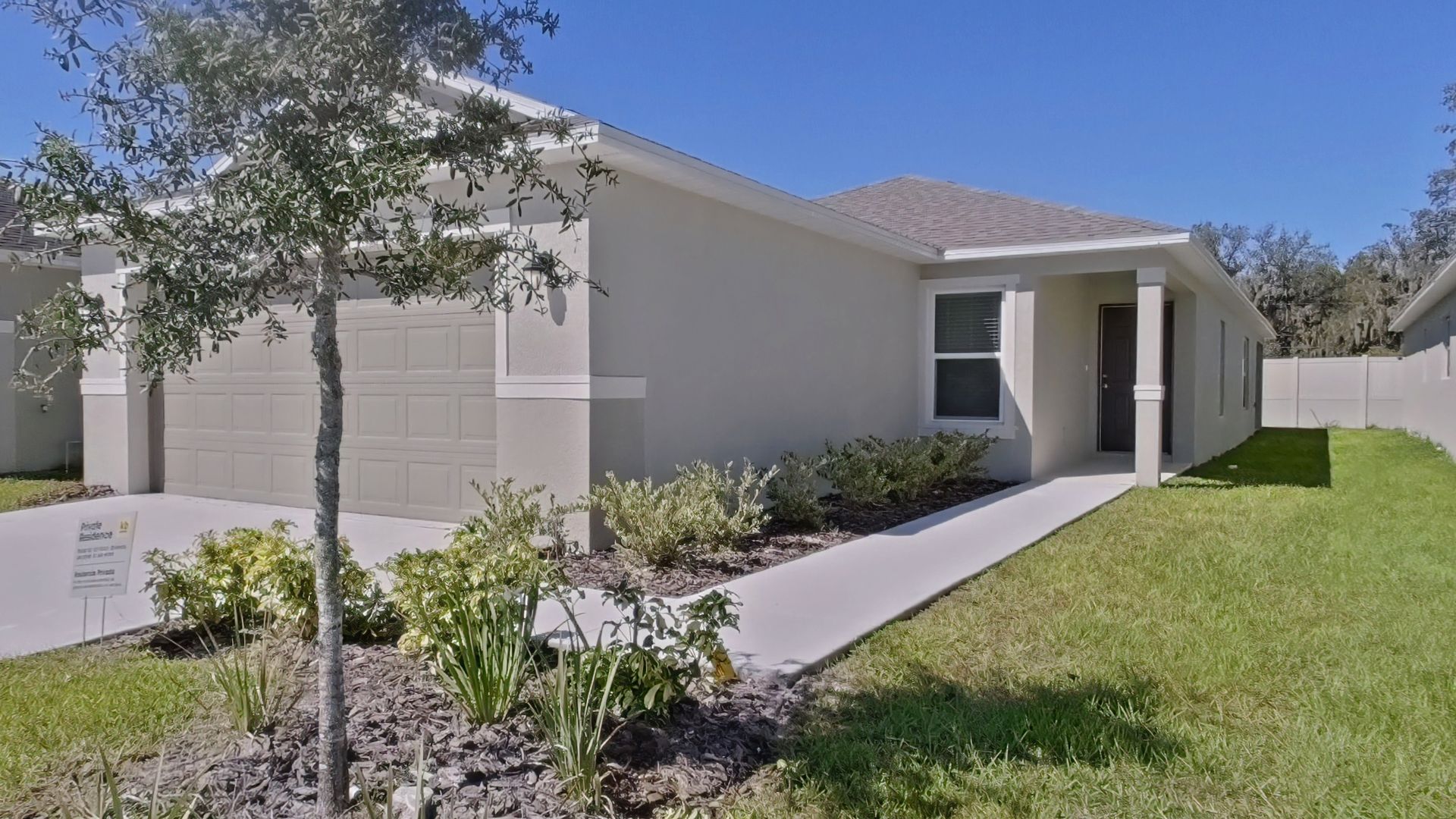 Auburndale House: 711 Chesnut Ln.