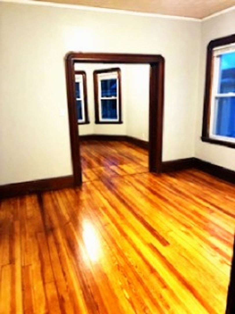 New Bedford Apartment: 198 Davis Street