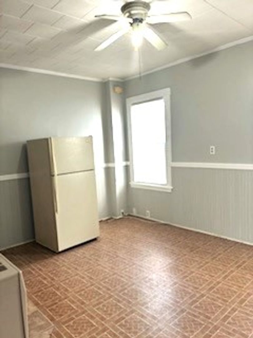 New Bedford Apartment: 198 Davis Street