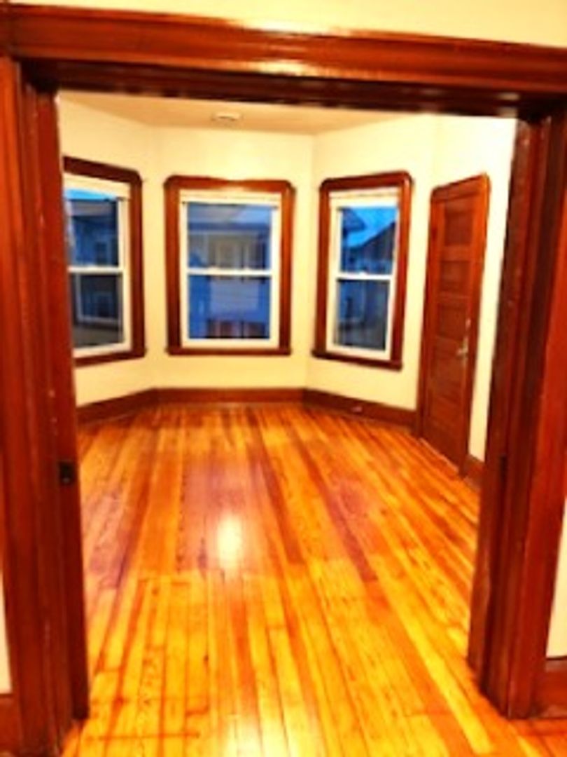 New Bedford Apartment: 198 Davis Street