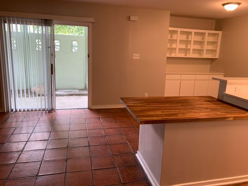 El Sorrento Apts. - 2 Bedroom - One Bath – photo 1