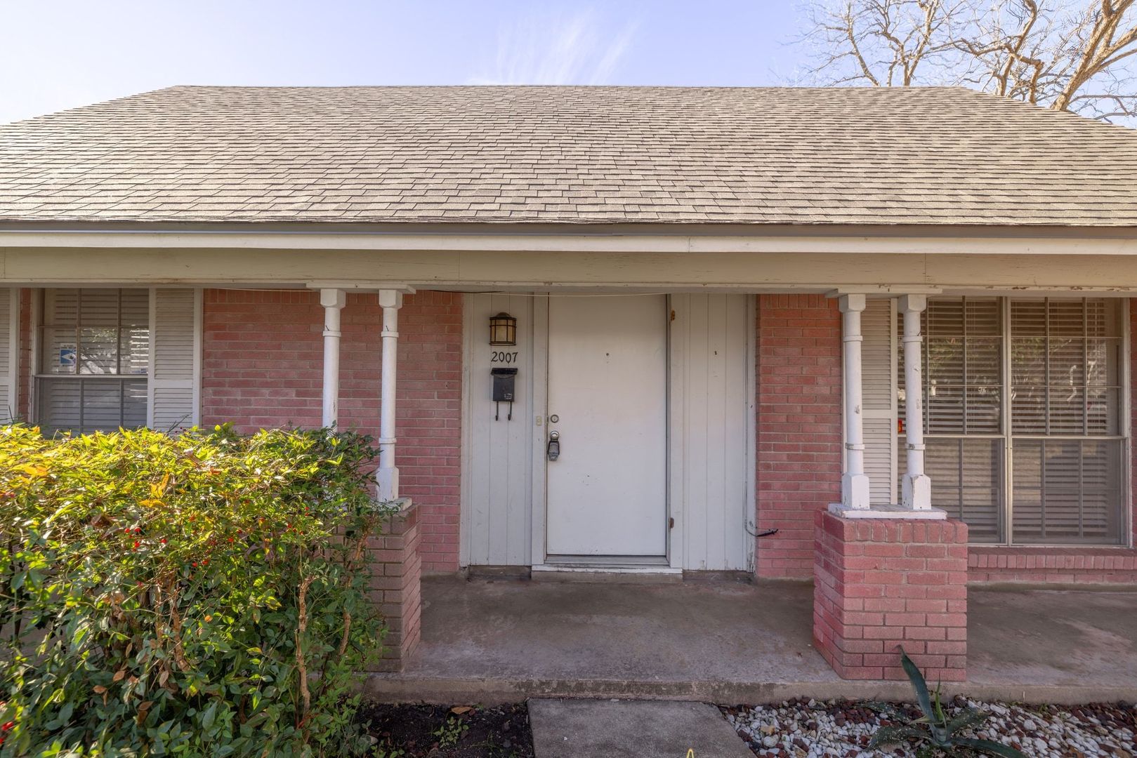 Austin House: 2007 Burbank Street