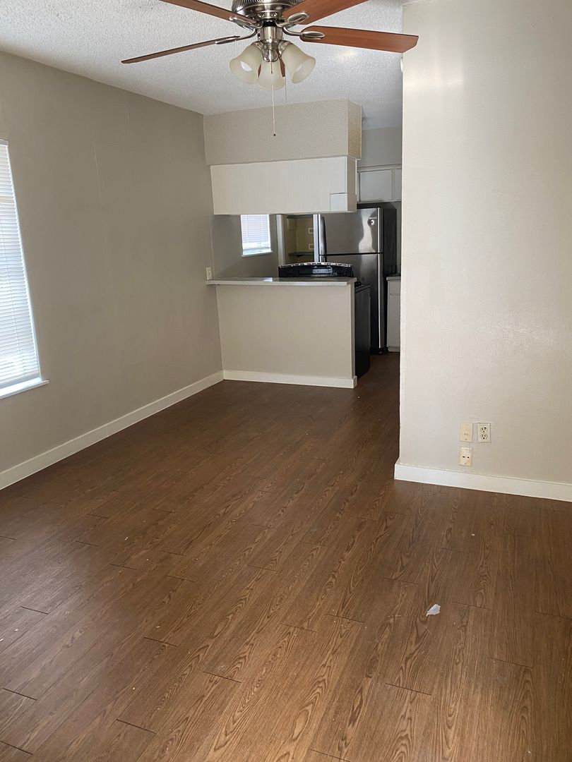 Austin Apartment: 502 Elmwood Pl