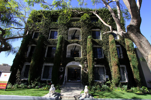 Burnside Villas Apts...Gorgeous Junior 1 Bedroom...CALL NOW!