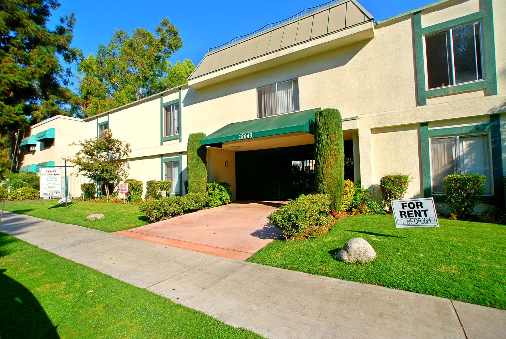 Tarzana Apartment: 18643 Collins St.