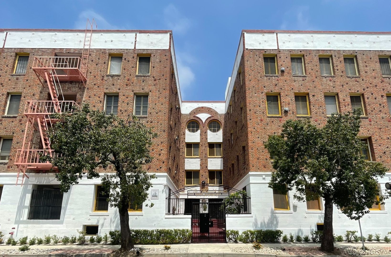 Los Angeles Apartment: 3701 W 9th St.