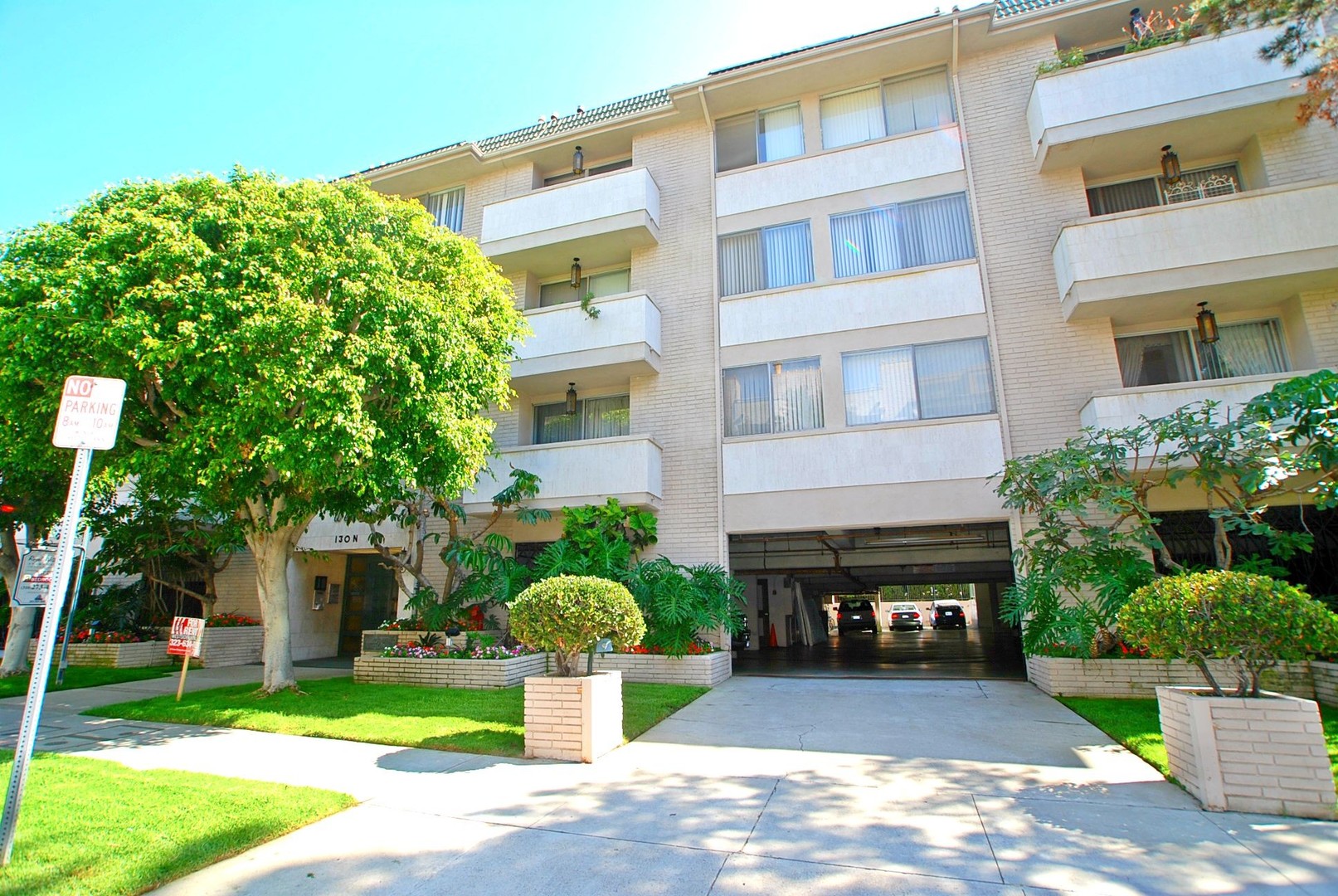 Los Angeles Apartment: 130 N. Wetherly Dr.