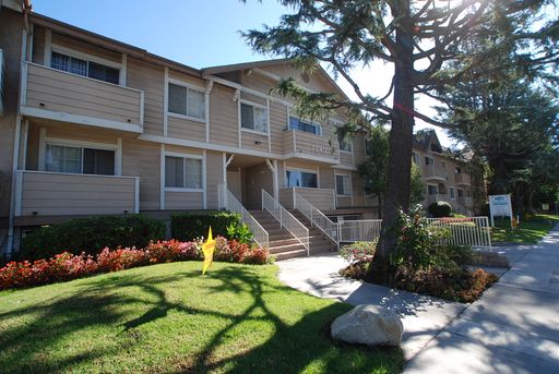 Haskell Gardens...Stunning One Bedroom Apartment in Van Nuys!! CALL NOW – photo 1