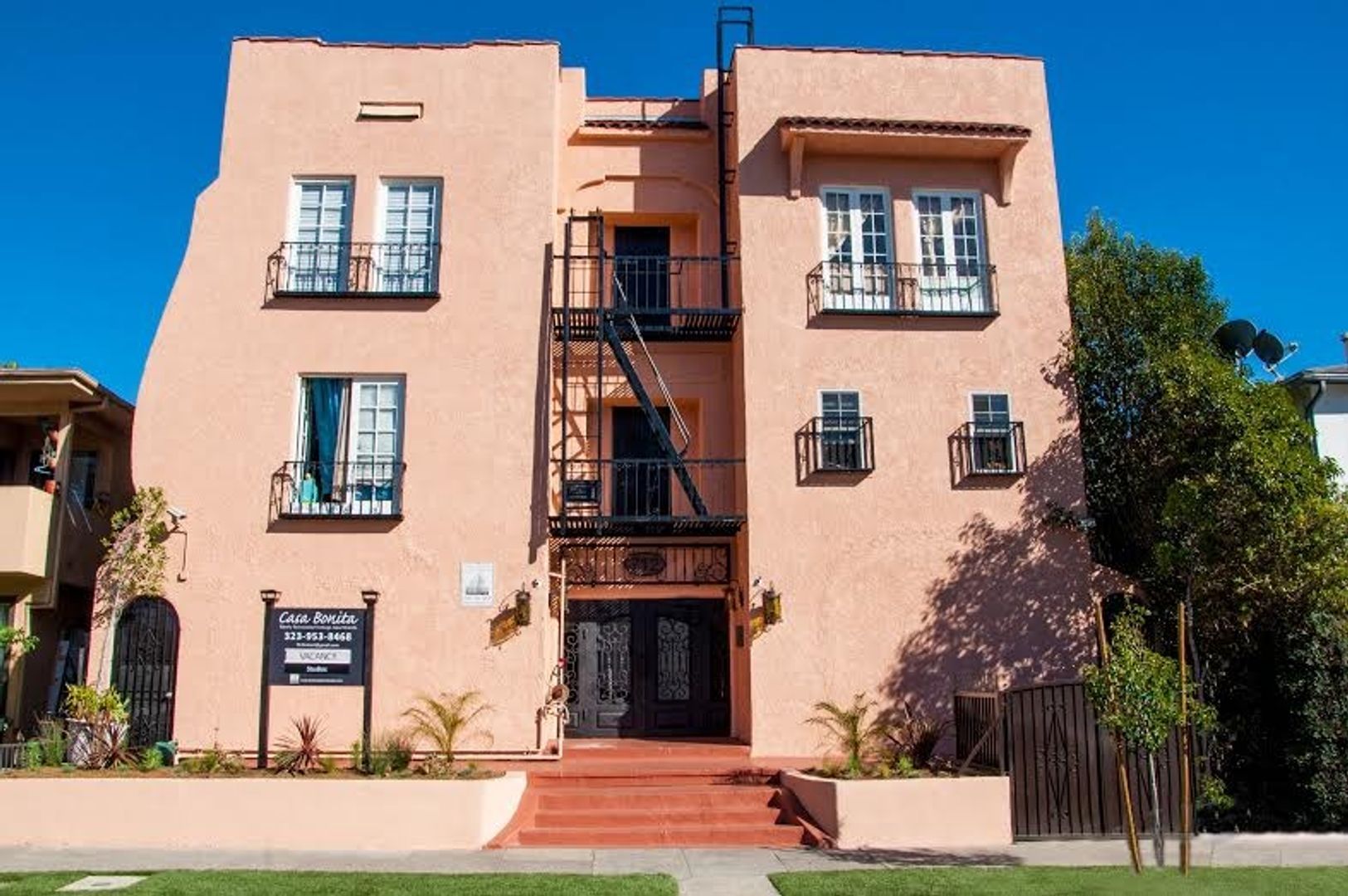Hollywood Apartment: 712 N. Hobart Blvd.
