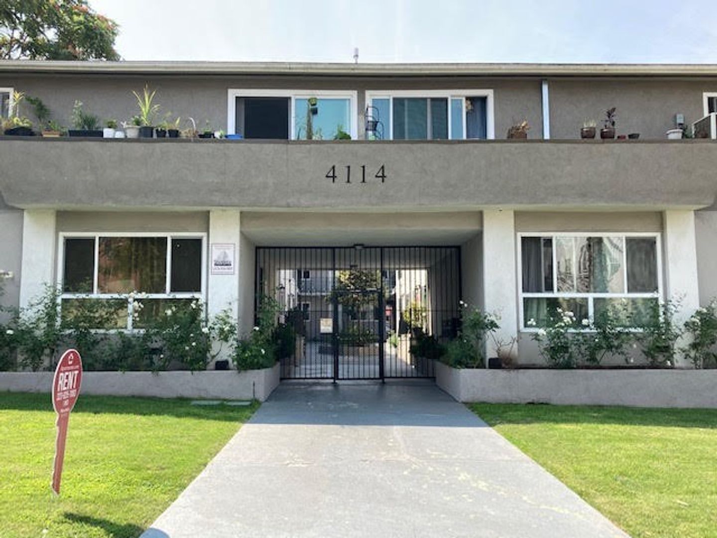 Los Angeles Apartment: 4114 Rosewood Ave.