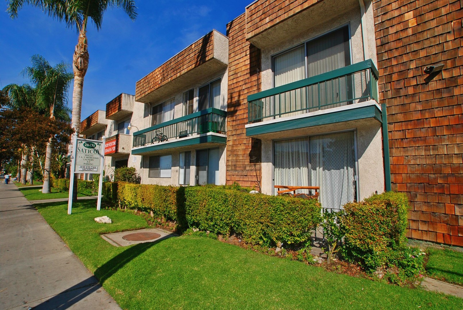 Canoga Park Apartment: 20431 Saticoy St.