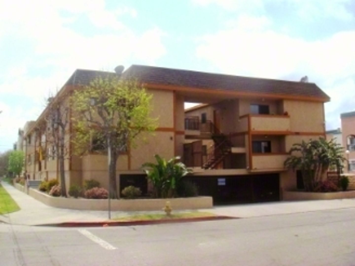 Panorama City Apartment: 9413 Van Nuys Blvd