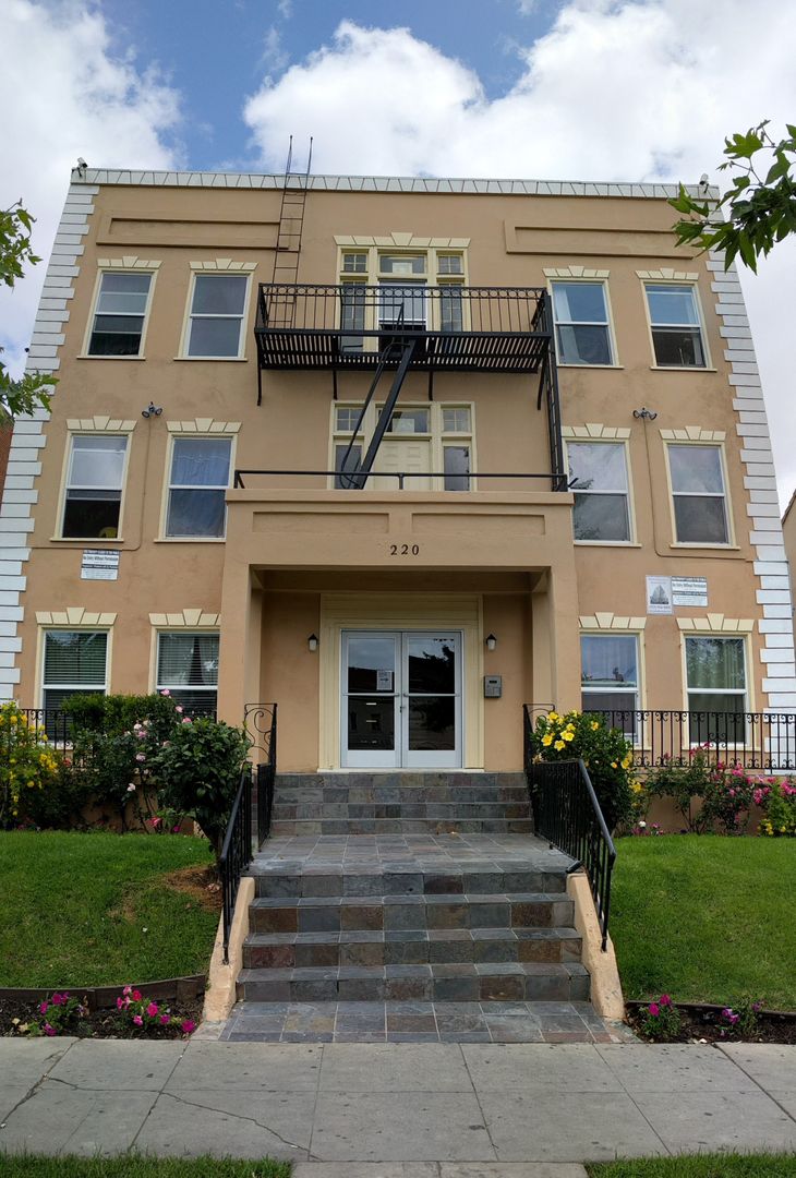 Los Angeles (Koreatown) Apartment: 220 S. Catalina St