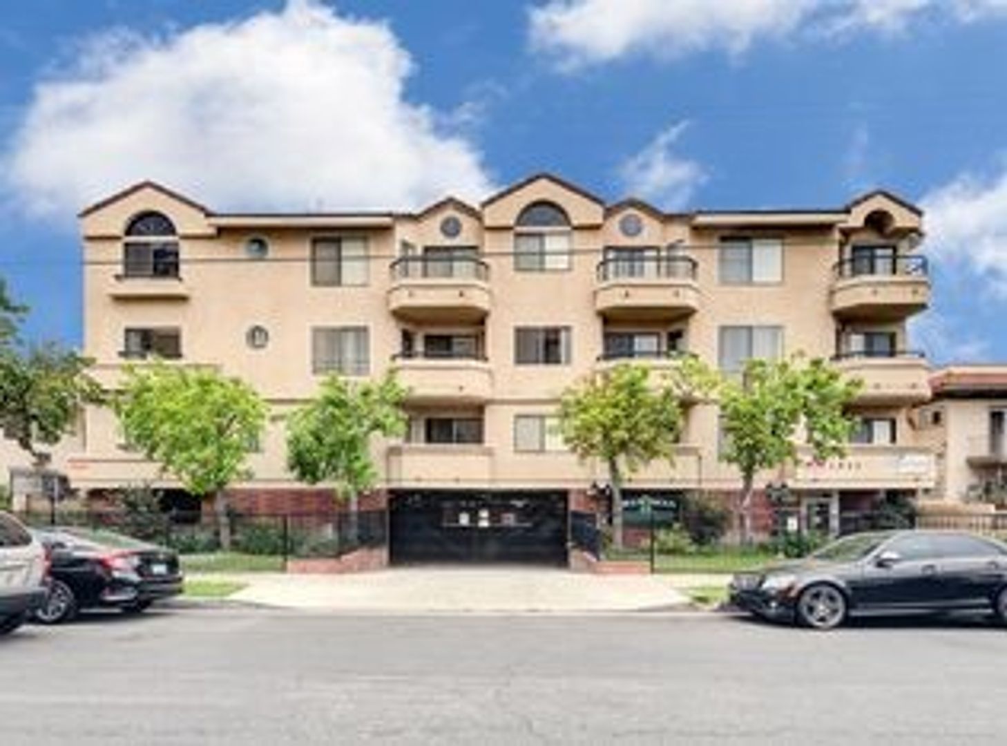 Los Angeles Apartment: 2930 Francis Ave.