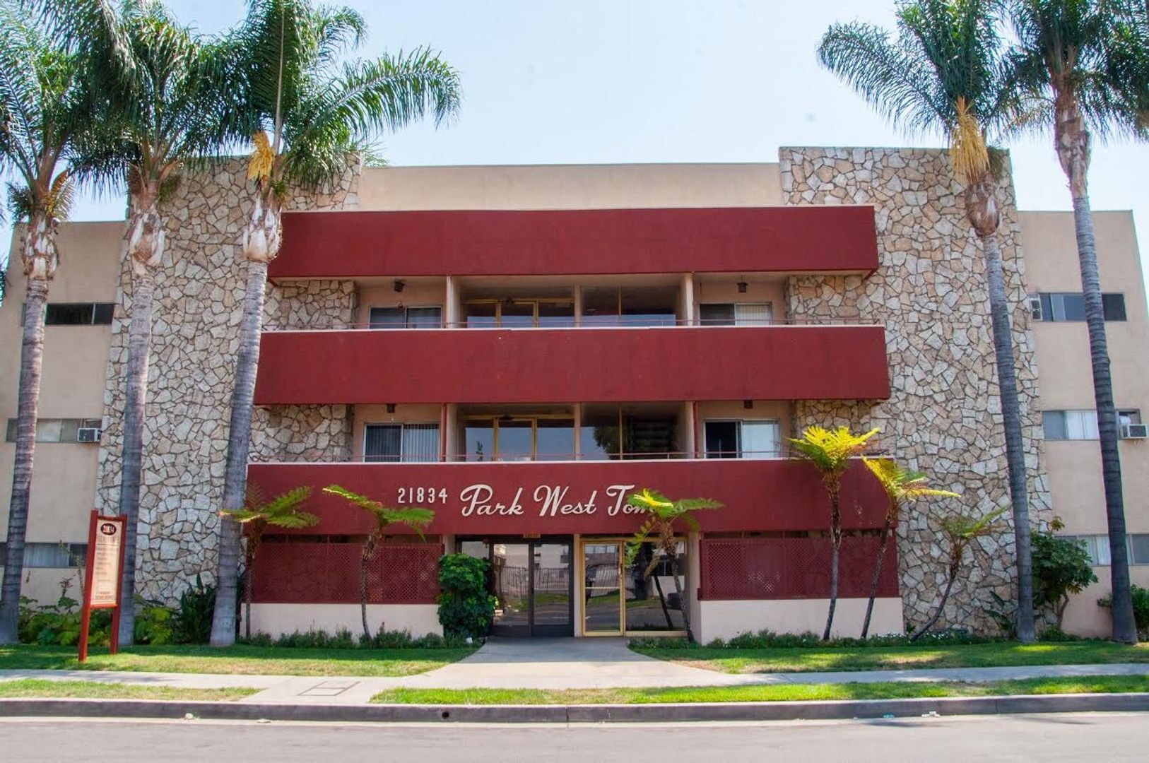 Canoga Park Apartment: 21834 Roscoe Blvd.