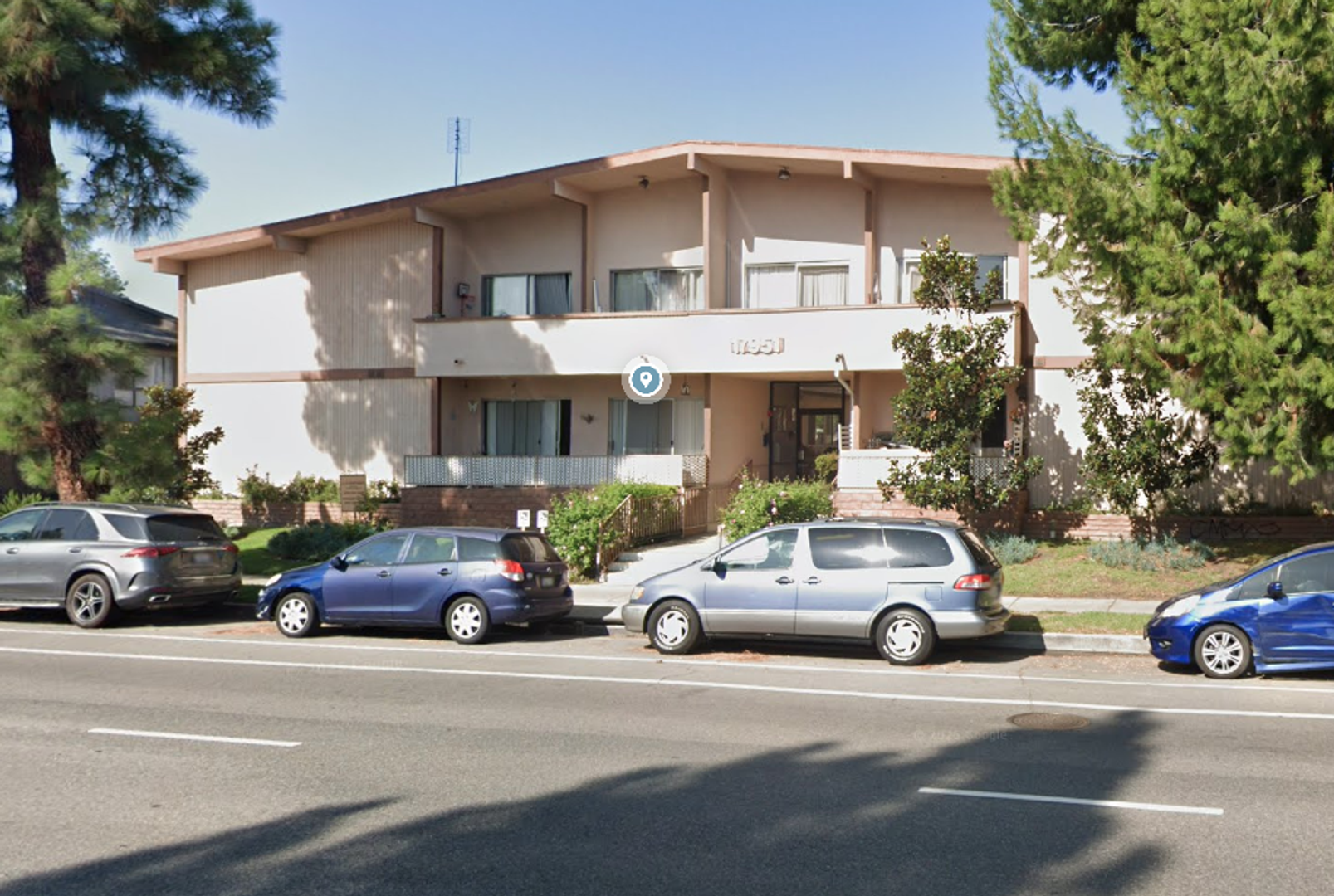 Los Angeles Apartment: 17951 Devonshire St.