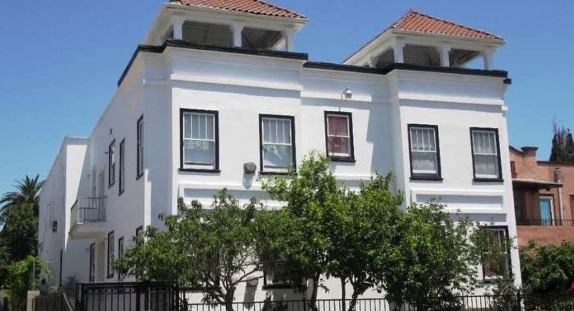 Los Angeles Apartment: 1016 N Heliotrope Dr.