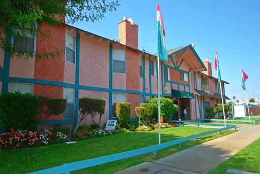 Royal Garden Apartments..Gorgeous Newly Remodeled One Bedroom...Great Location!
