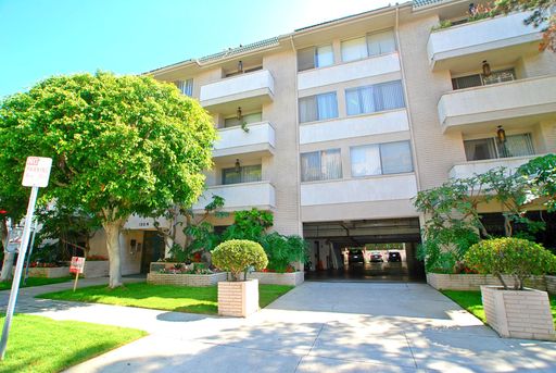 Royal Wetherly..Gorgeous Newly Remodeled 2 Bedroom..Adjacent to Beverly Hills..Prime Location!