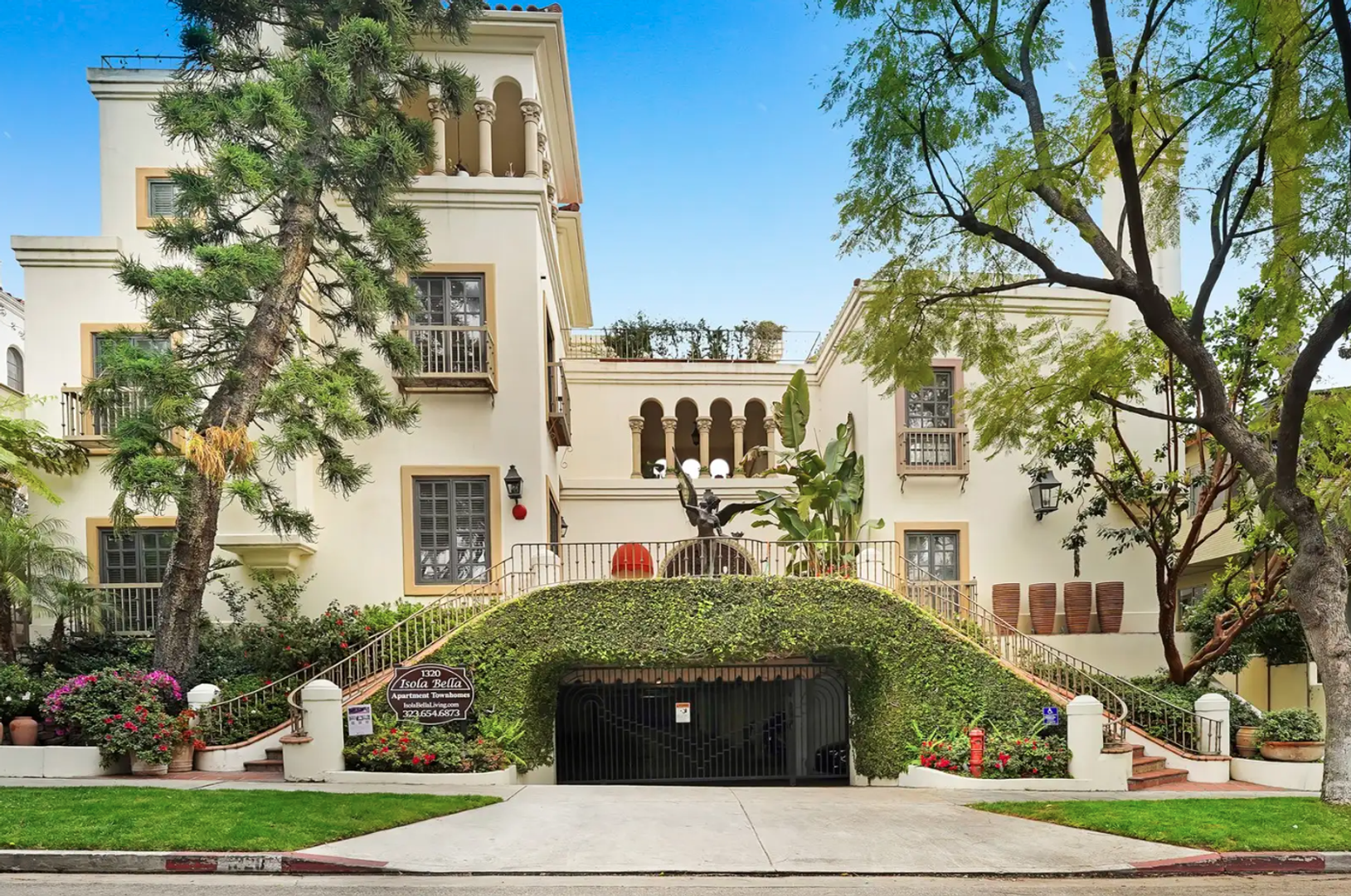 West Hollywood Apartment: 1320 N. Harper Ave