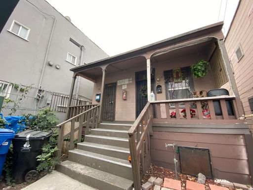 1422 Apartments....Recently renovated...2 Bedroom Available...CALL NOW!