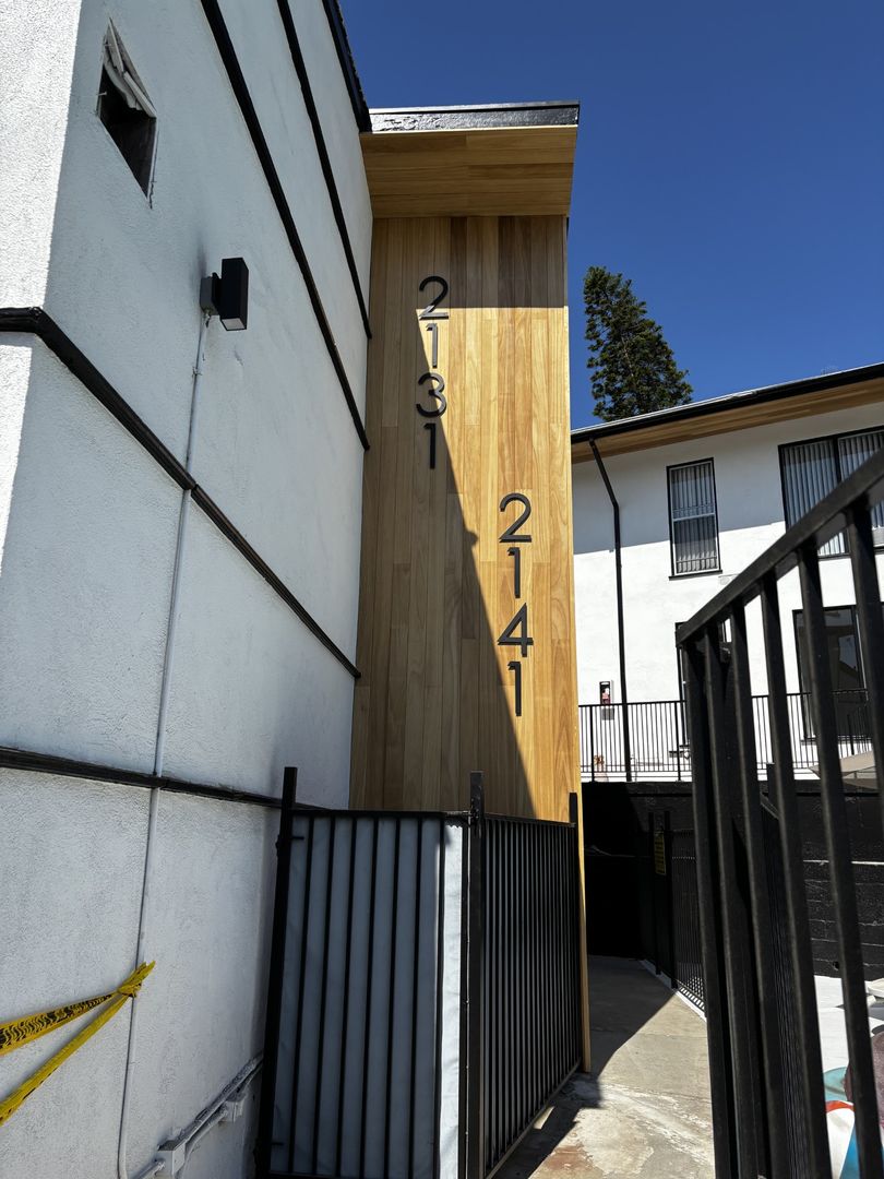 Los Angeles Apartment: 2131 N. Cahuenga Blvd.