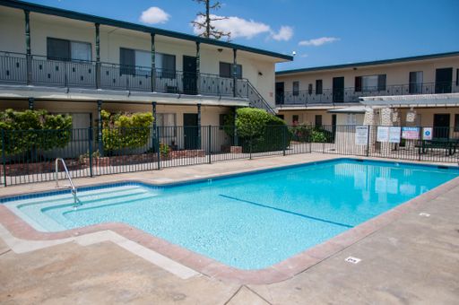 De Soto Courtyard....Newly Remodeled One Bedroom...Great Location!