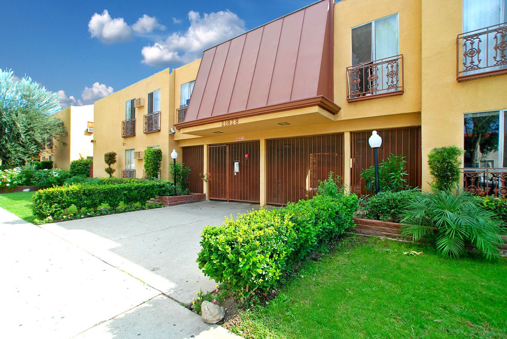 Canoga Park Apartment: 21804 Roscoe Blvd.