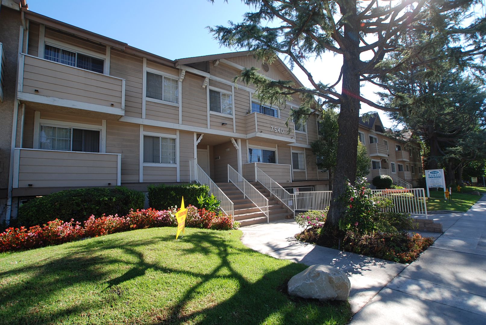 Van Nuys Apartment: 7540 Haskell Ave.