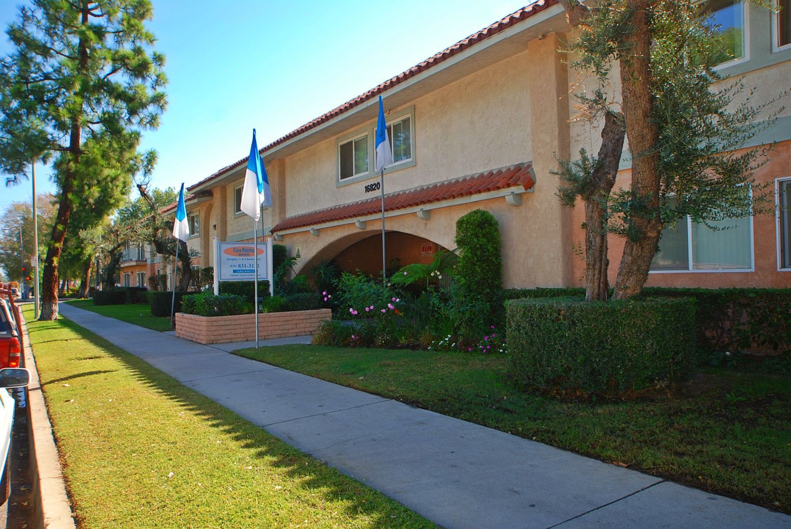 Granada Hills Apartment: 16820 Chatsworth St.