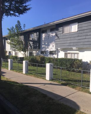 De Soto Courtyard....Newly Remodeled One Bedroom...Great Location!