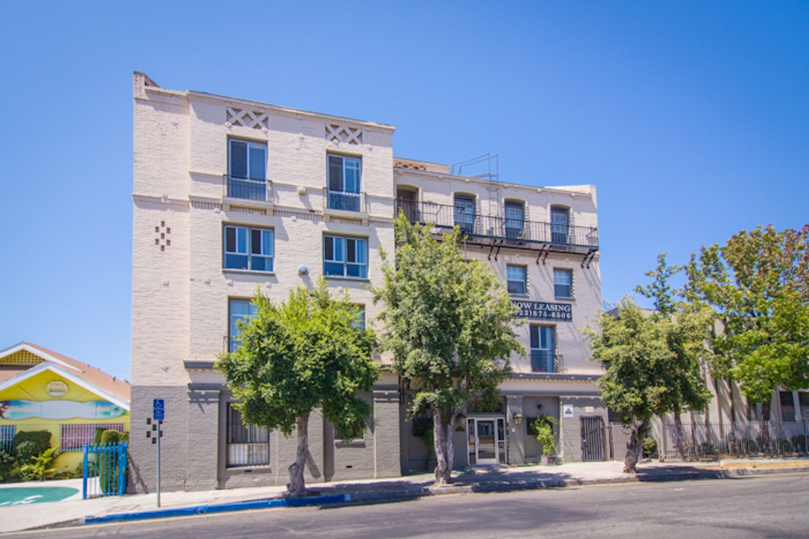 Los Angeles Apartment: 839 S. St. Andrews Place