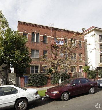 Kenmore Apartments...Newly Remodeled Gorgeous Studio...Great Location! CALL NOW! – photo 1