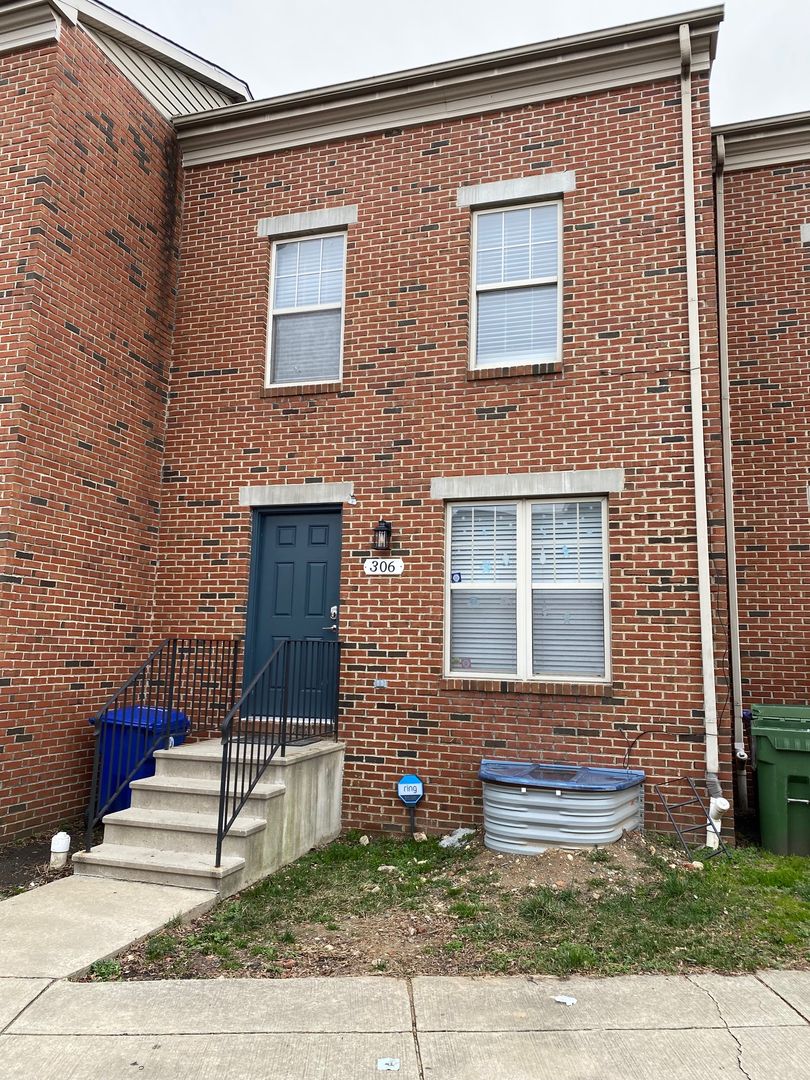 Baltimore Apartment: 306 North Fremont Avenue
