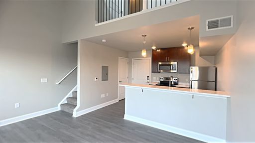 Sky- 1 Bedroom / 1 Bath - Loft Style – photo 1