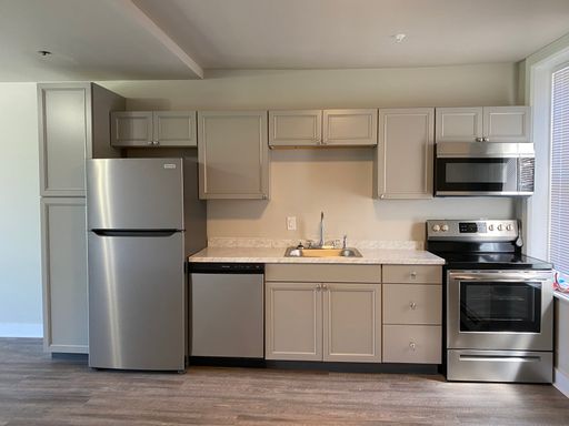 Three-bedroom Apartment - Pet friendly - Section 8 Accepted – photo 1