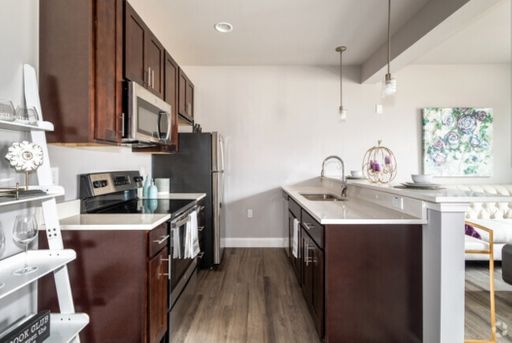 Zoe-1 Bedroom/1 Bath – photo 1