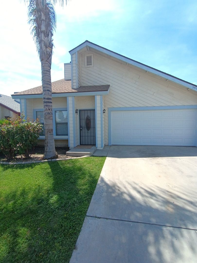 Bakersfield House: 3401 Starwood Lane