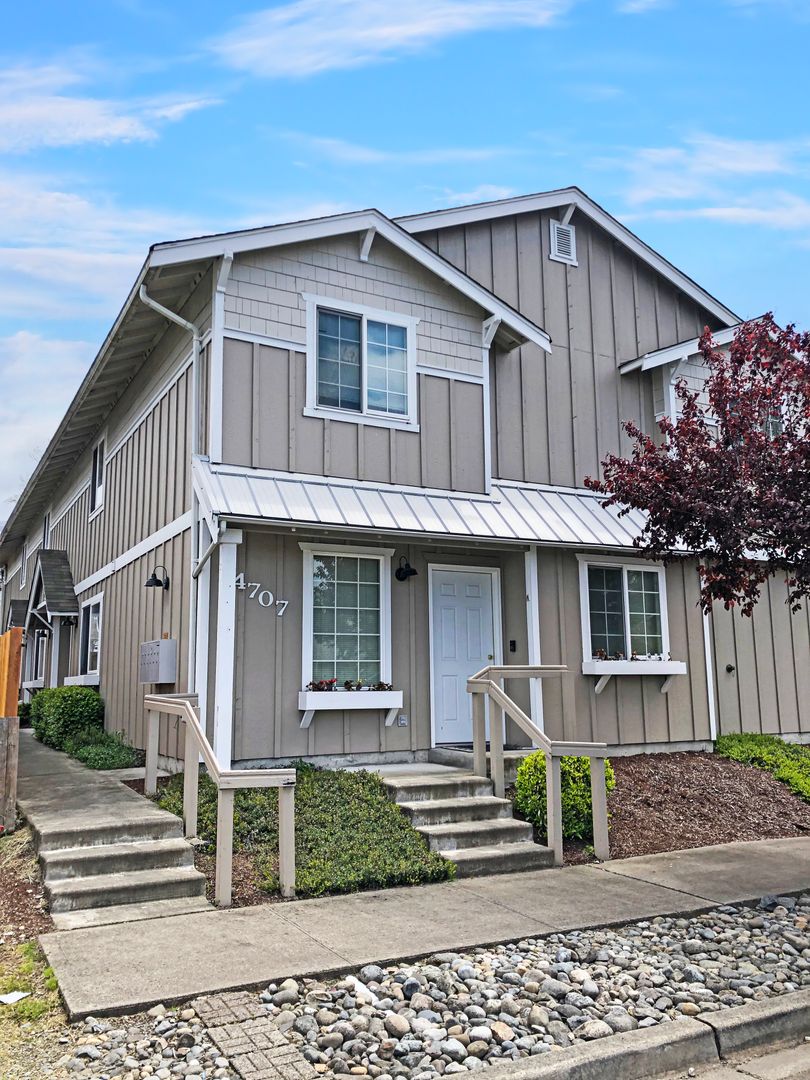 Tacoma Apartment: 4707 S. Puget Sound Ave