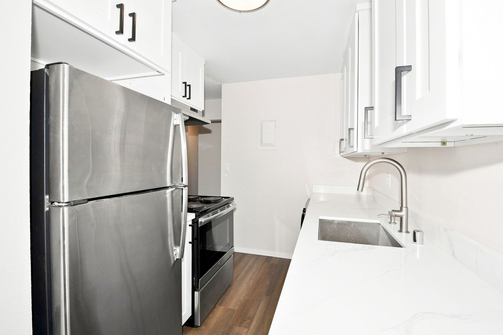North Tacoma 2bed/1.5bath unit - #7 Renovated with washer/dryer Move-In Special: FREE 42 inch flatscreen tv for those tenants that move in by 9/30 7 of 12