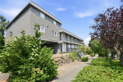 North Tacoma 2bed/1.5bath unit - #7 Renovated with washer/dryer Move-In Special: FREE 42 inch flatscreen tv for those tenants that move in by 9/30 – photo 1