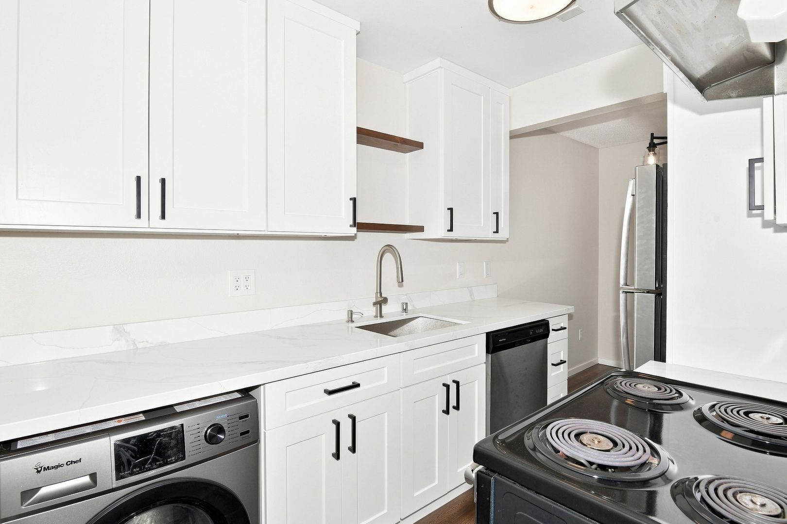 North Tacoma 2bed/1.5bath unit - #7 Renovated with washer/dryer Move-In Special: FREE 42 inch flatscreen tv for those tenants that move in by 9/30 5 of 12
