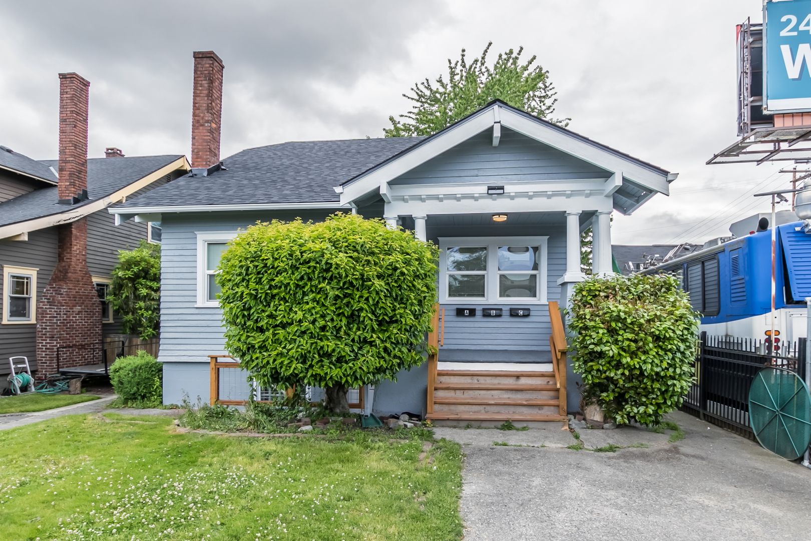 3737 Tacoma Ave S 2 of 12
