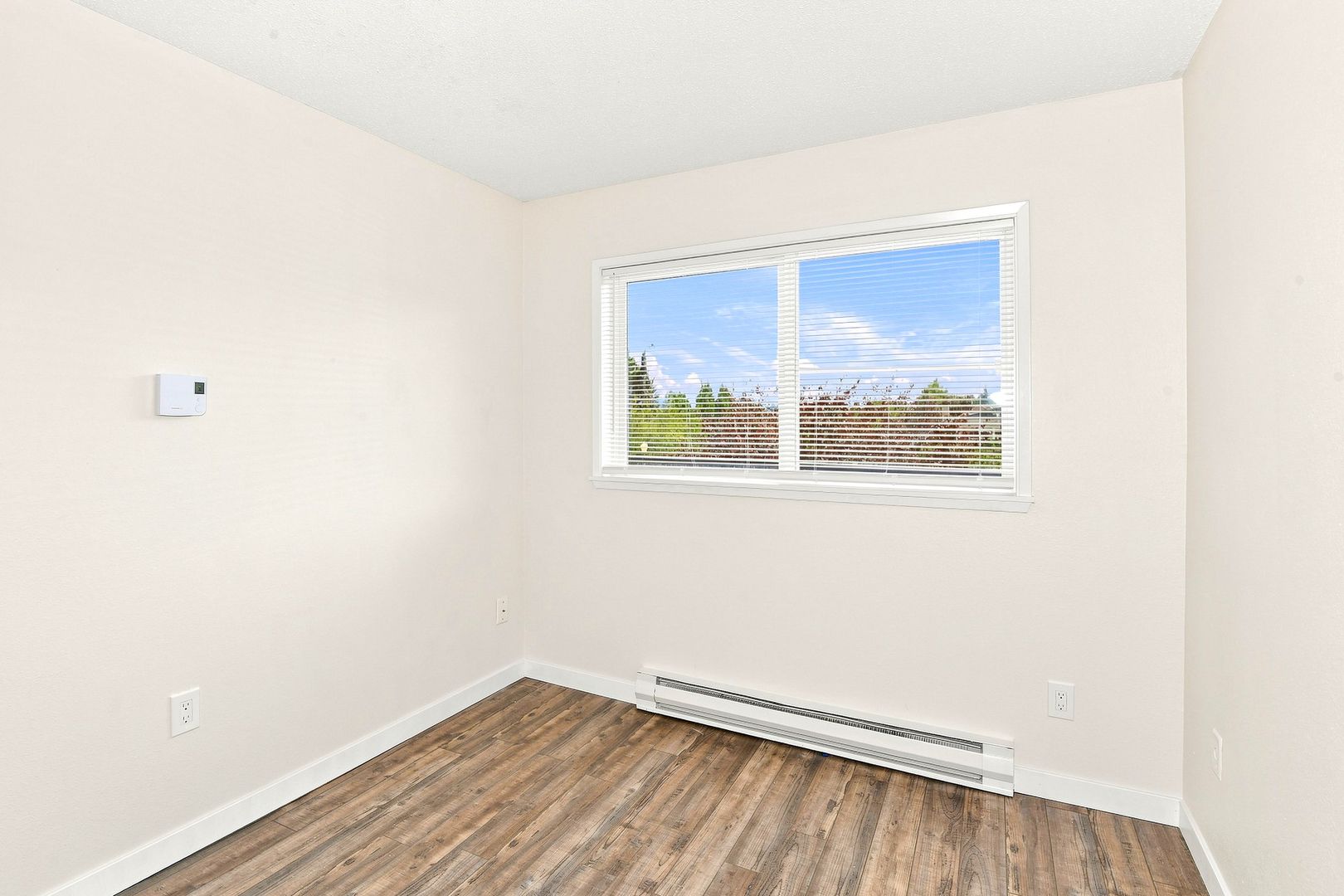 North Tacoma 2bed/1.5bath unit - #7 Renovated with washer/dryer Move-In Special: FREE 42 inch flatscreen tv for those tenants that move in by 9/30 6 of 12
