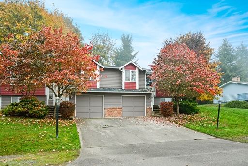 Charming, Clean Unit in Duplex – photo 1