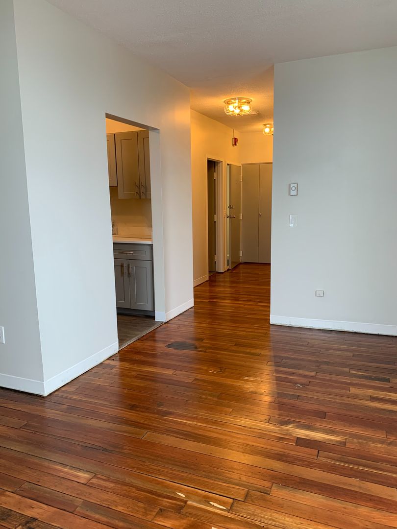 Mystic Apartment: 75 Steamboat Wharf