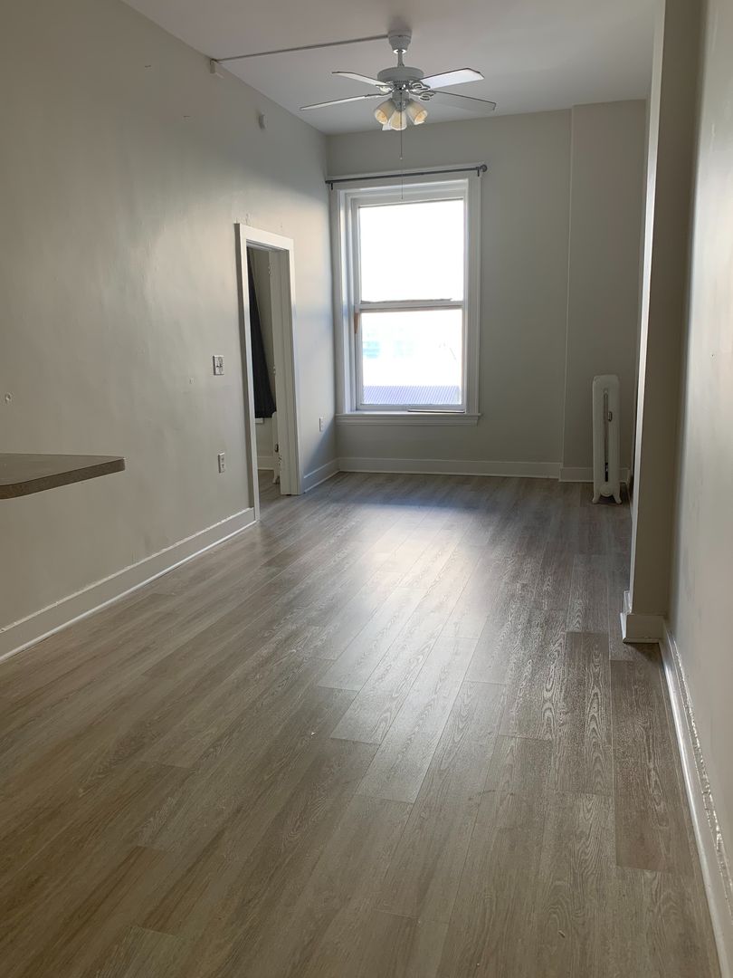Mystic Apartment: 75 Steamboat Wharf